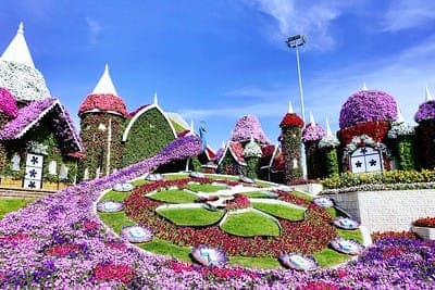 Crowds and Peak Tourist Seasons